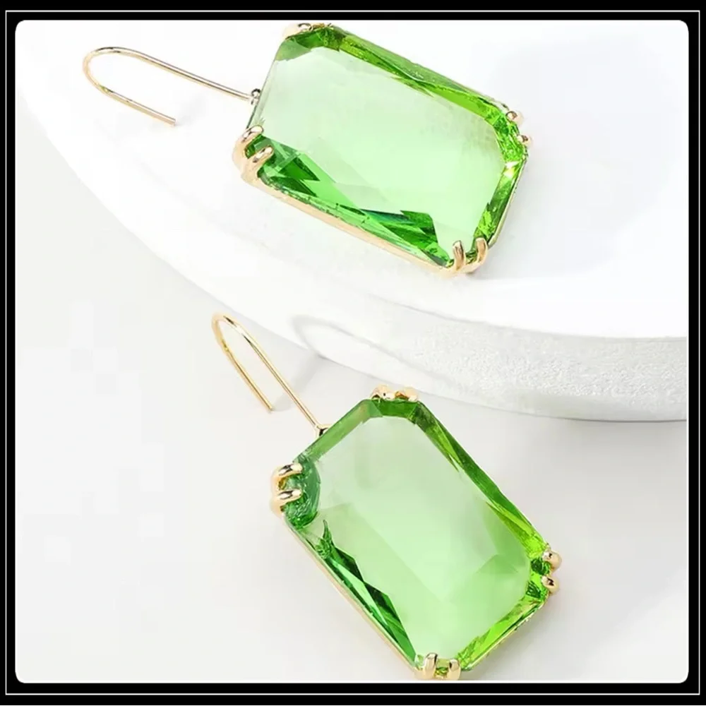 NEW GOLD MEGA EMERALD CUT SIMULATED SPEARMINT GREEN TOPAZ CUSHION EARRINGS